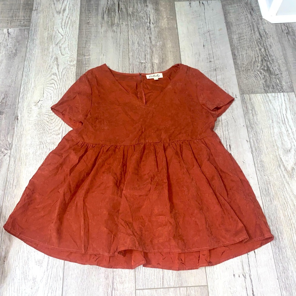 Burnt red top